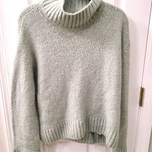H&M sweater size Medium